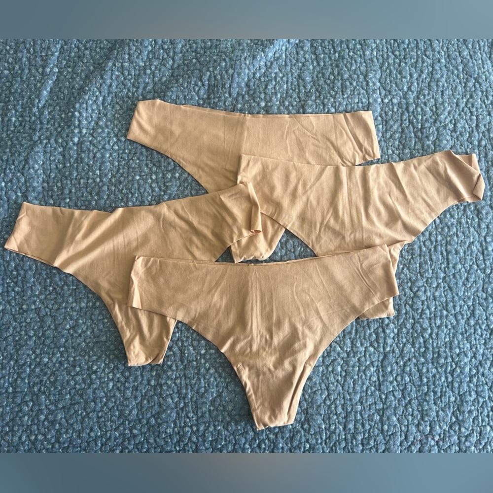 Commando Women's Butter Mid-Rise Thong 4 Pack
Size: S
[New]
Made in USA